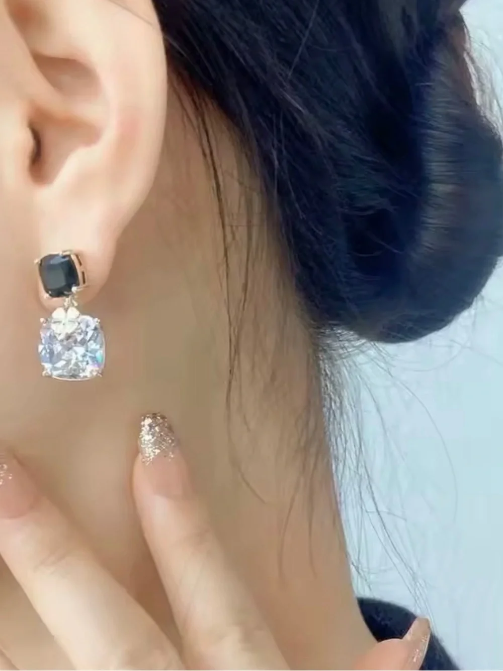 Luxury Boutique Elegant Black and Clear Crystal Drop Earrings Gold '5' Accent